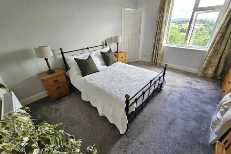 Bedroom 1 (2).jpg