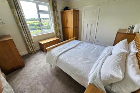 Bedroom 2 (2).jpg