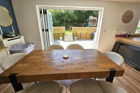Dining Area.jpg