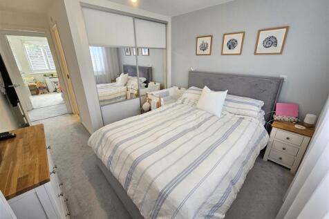 Bedroom 1.jpg
