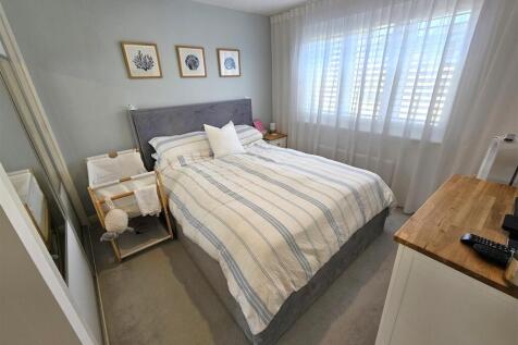 Bedroom 1 (2).jpg
