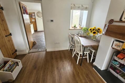 Dining room.jpg