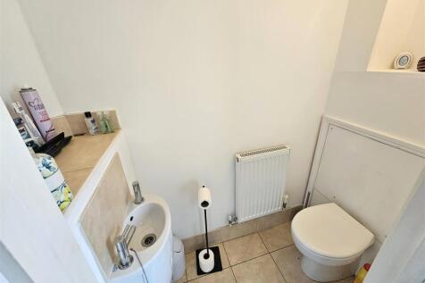 Cloakroom WC.jpg