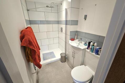 En-suite 2.jpg