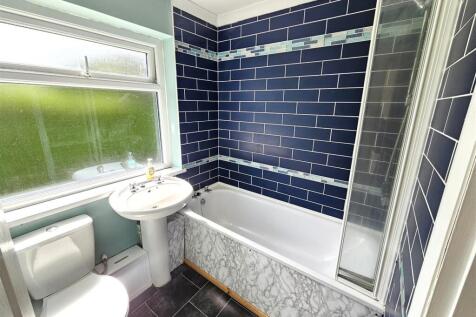 Main Bathroom.jpg