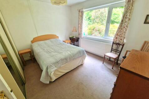 Bedroom 1.jpg