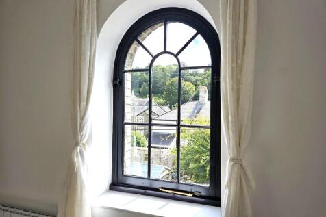 Feature window.jpg