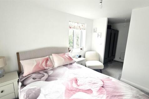 Bedroom 1.jpg