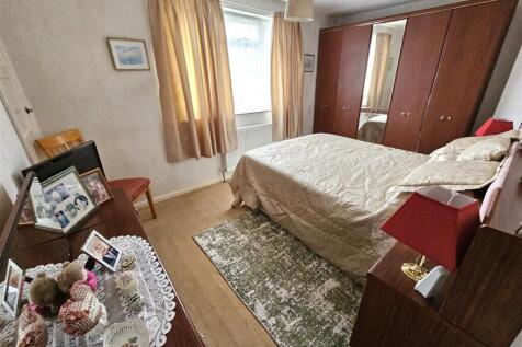 Bedroom 1.jpg