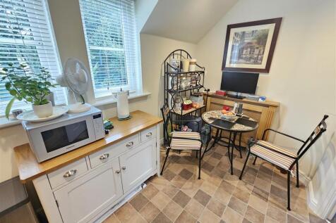 Dining Area.jpg