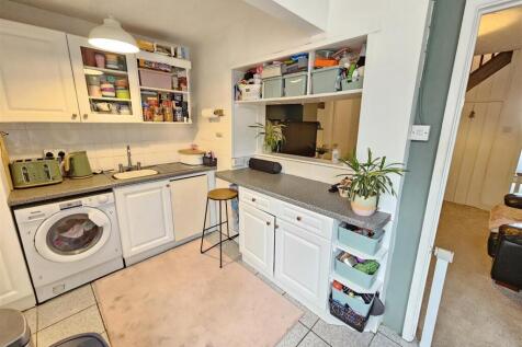 Kitchen (3).jpg