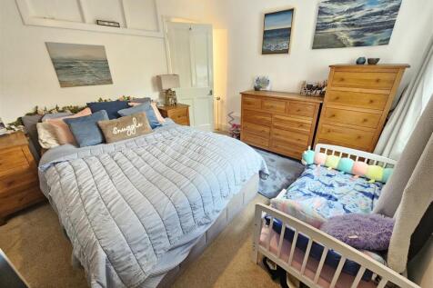 Bedroom 1 (2).jpg