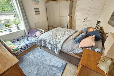 Bedroom 1.jpg