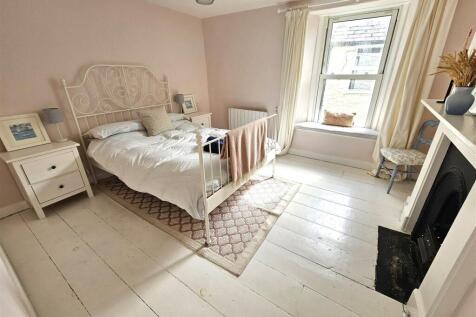 Bedroom 1.jpg