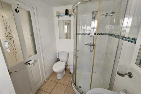 Shower Room (2).jpg