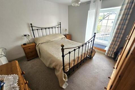 Bedroom 1.jpg