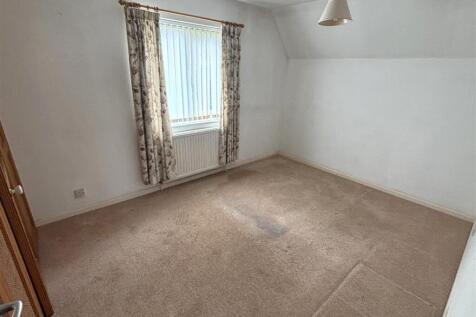 Bedroom 1 (2).jpeg