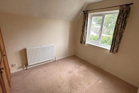 Bedroom 2 (2).jpeg