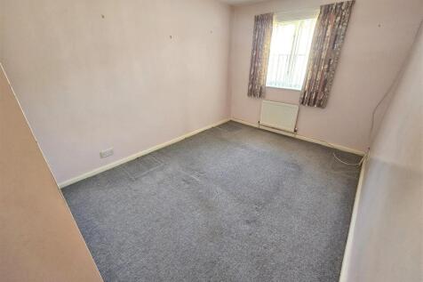 Bedroom 1.jpg