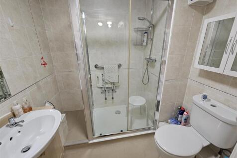 Shower Room.jpg