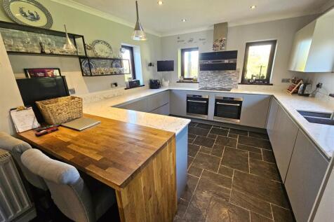 Kit Breakfast Room.jpg