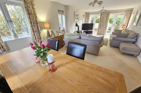 Lounge Dining (2).jpg