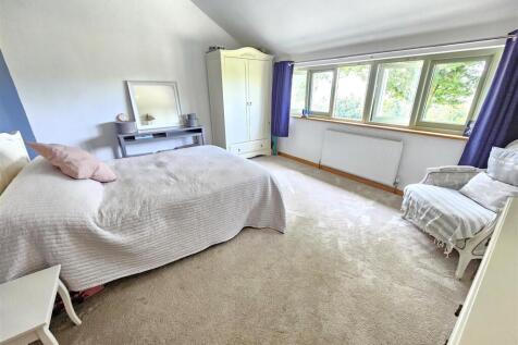 Bedroom 2 (2).jpg