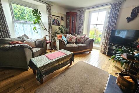 Living room 1.jpg