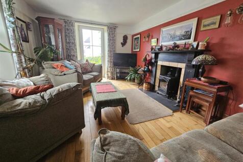 Living Room 2.jpg