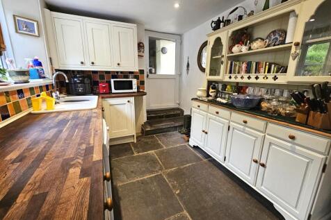 Kitchen 1.jpg