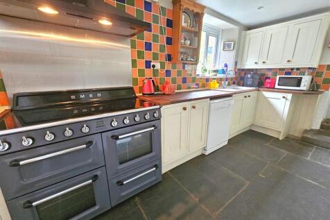 Kitchen 2.jpg