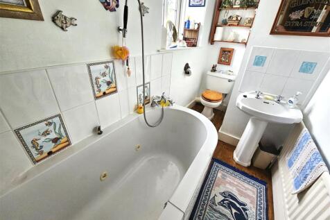 Bathroom.jpg