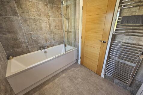 Bathroom (2).jpg