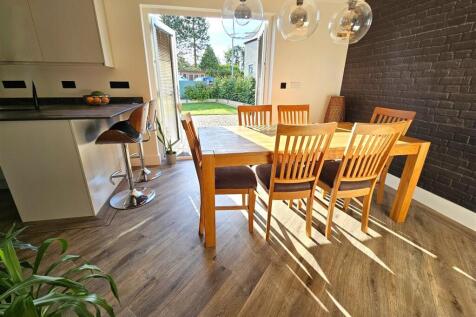 Dining Area.jpg