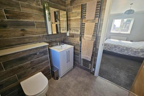 Ensuite (2).jpg
