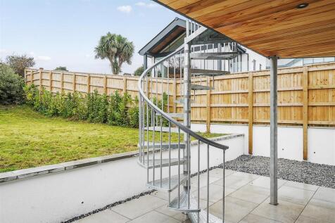 Stairwell &#43; part garden.jpg