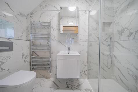Shower Room Curtis Lane.jpg