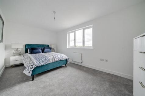 Bedroom 1.jpg