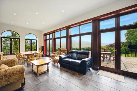 Sun Room/Dining Area