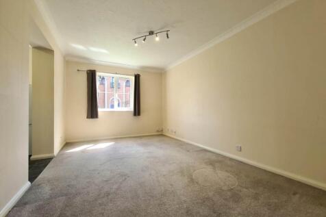 64 Hay Leaze Living 