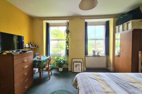 Flat 9 Bed Living