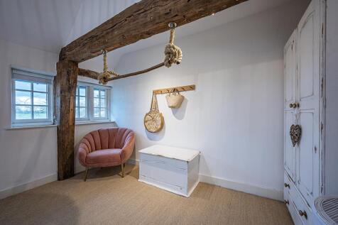 Dressing area bed 1
