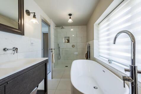 Main ensuite