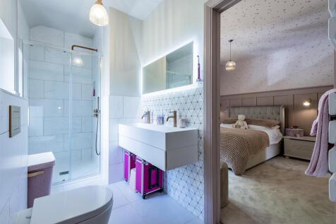 Bedroom 3 ensuite