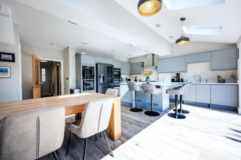 Kitchen/Dining area