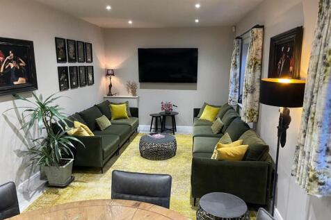 Lounge Area.jpg