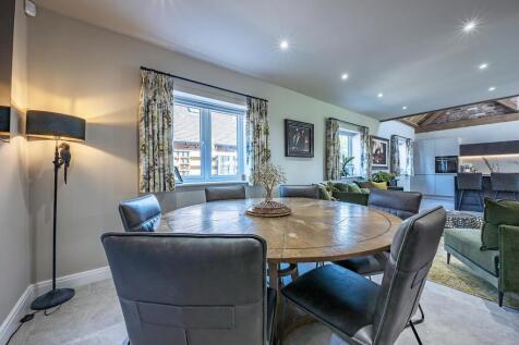 Dining area.jpg