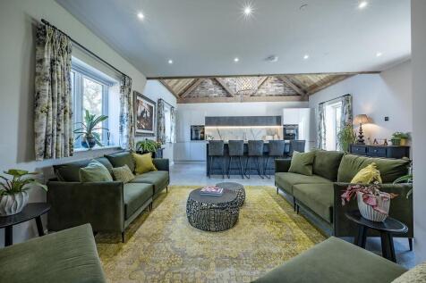 Living area.jpg