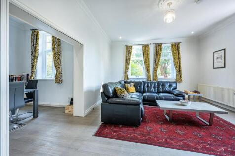 Living/Dining Area