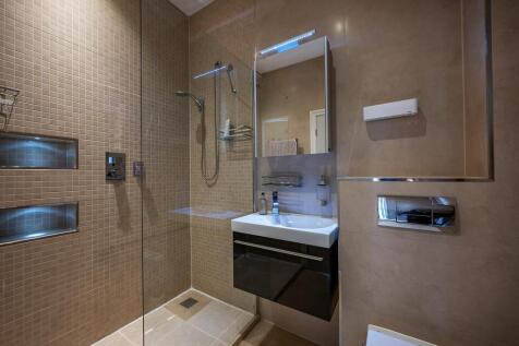 Ensuite to Bedroom 1